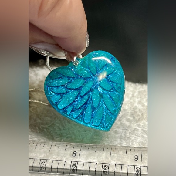 🌸💖cute handmade holographic glitter heart-resin pendant with chain - Picture 2 of 10